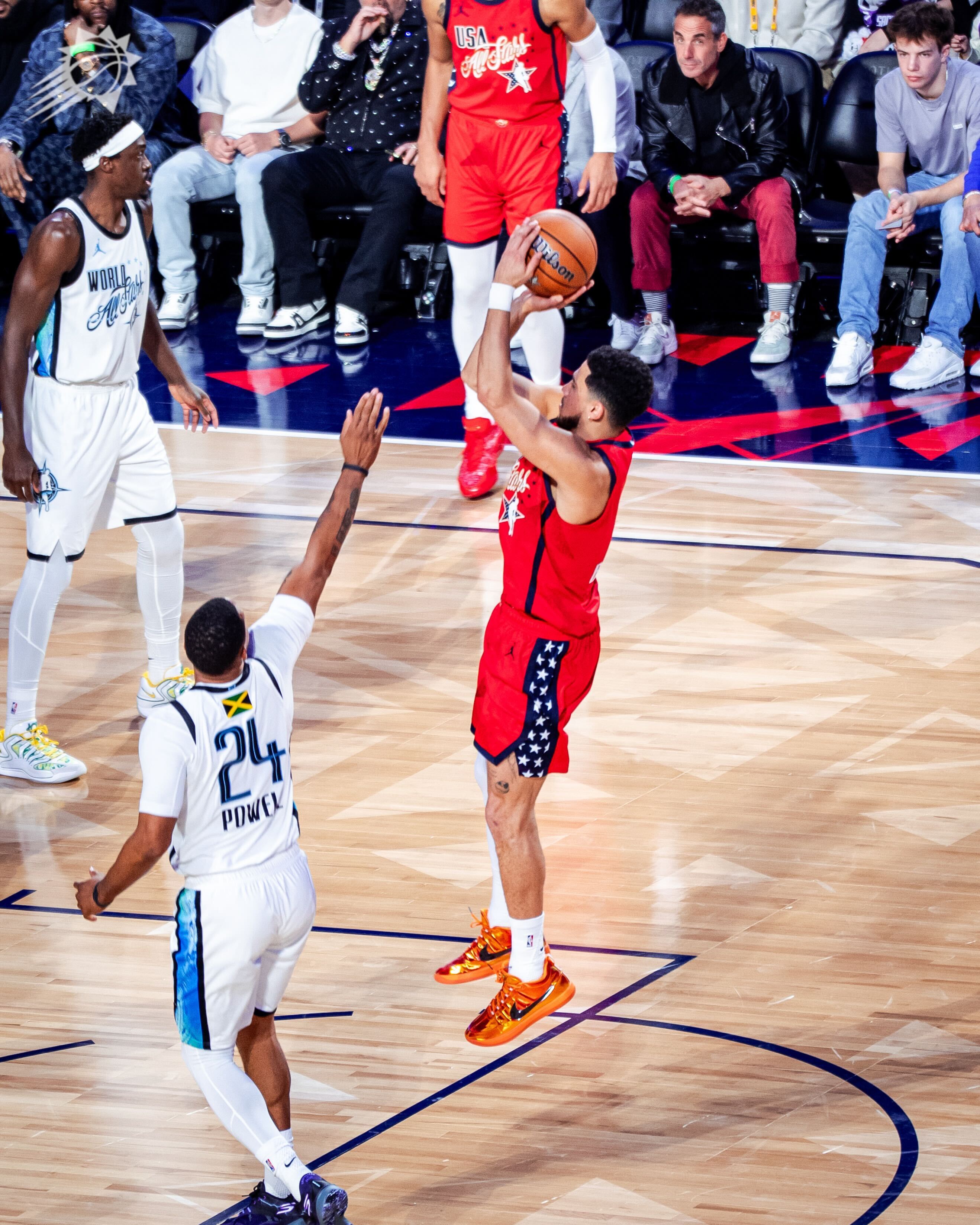 5分4助1板0失误今天的布克充当绿叶就挺好星辰队vs世界队巴恩斯全明星绝杀