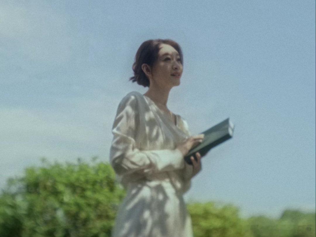 下次我就这样喝牛奶随心解锁日常美好，奶香相伴松弛人生。李小冉沉淀岁月韵味，温柔且