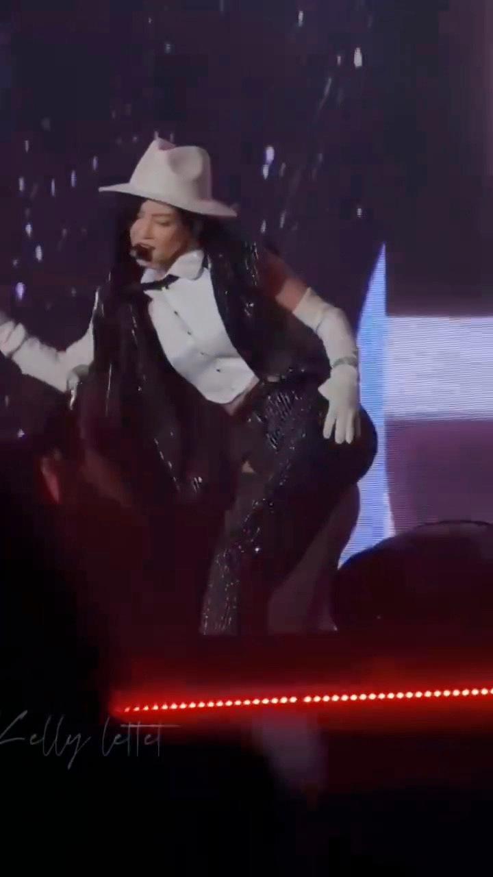 #谁教于文文这么扭的# 自从看了于文文拾光演唱会的粉丝直拍，这姐就一直在我心上扭