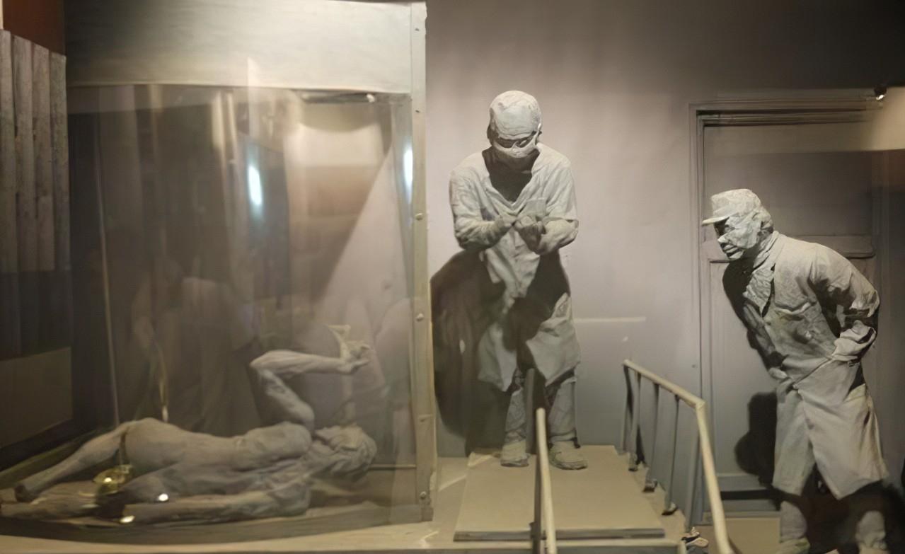 1941年，日军731部队做了一个的“母爱实验”，他们把一个母亲和一个婴儿，关到