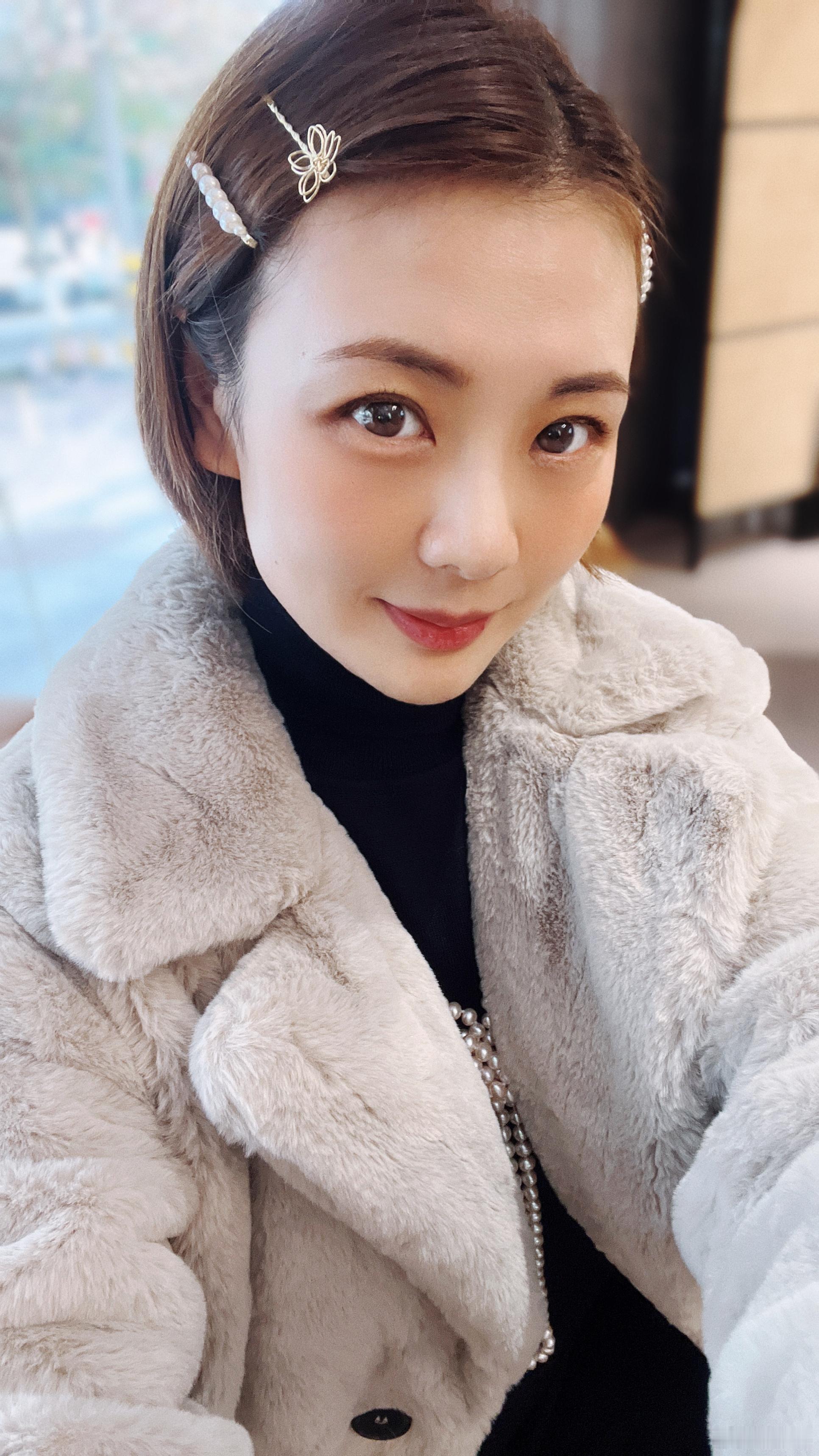 今天穿什么 暖和的 仿毛皮草穿起来[偷乐]❗️稍微有点显胖[笑而不语]，内搭最好