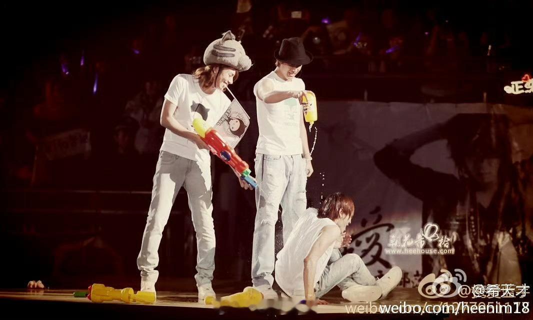 #金希澈韩庚合照#还得是我最古早的cp啊！！还记得他们拍《至亲笔记》的时候，韩庚