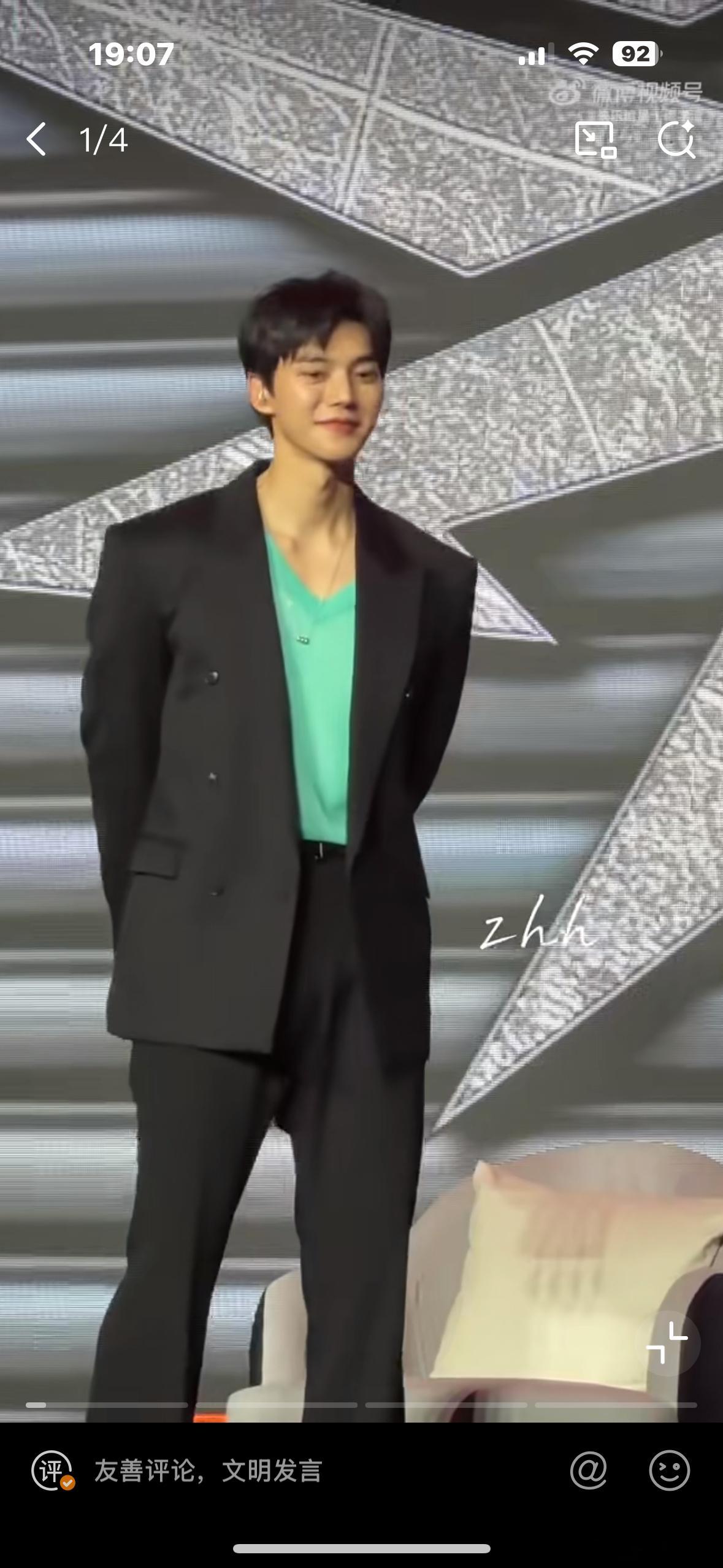 上海粉丝见面会的宋江宋江上海见面会状态宋江上海见面会状态，帅帅的，[可爱][可爱