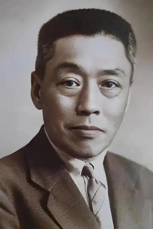 有一个挺有意思的关于博物馆和国宝的老故事。这故事发生在抗战时期，关于几本书、一个