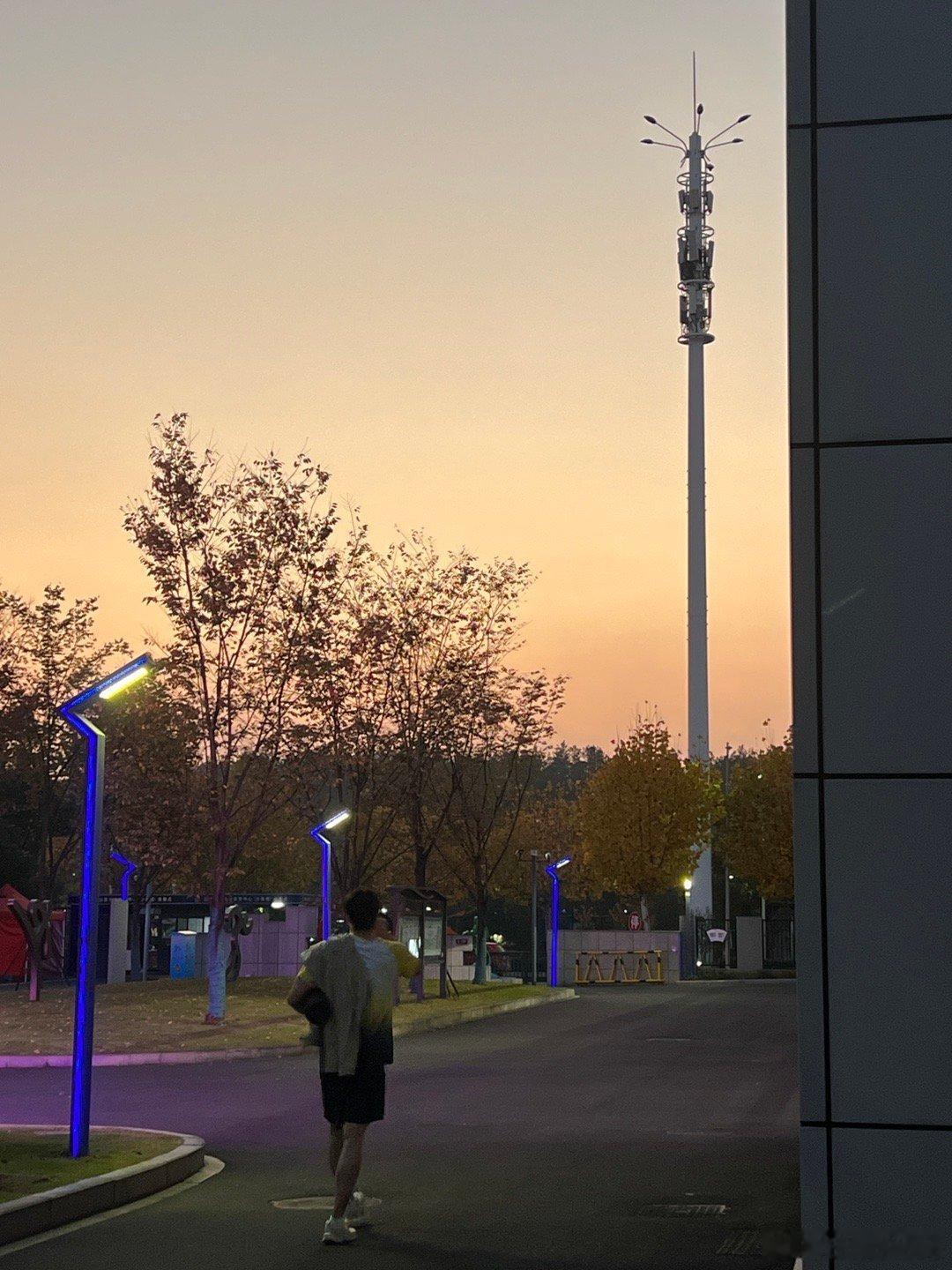 淡淡的很好梦右下的水印还是