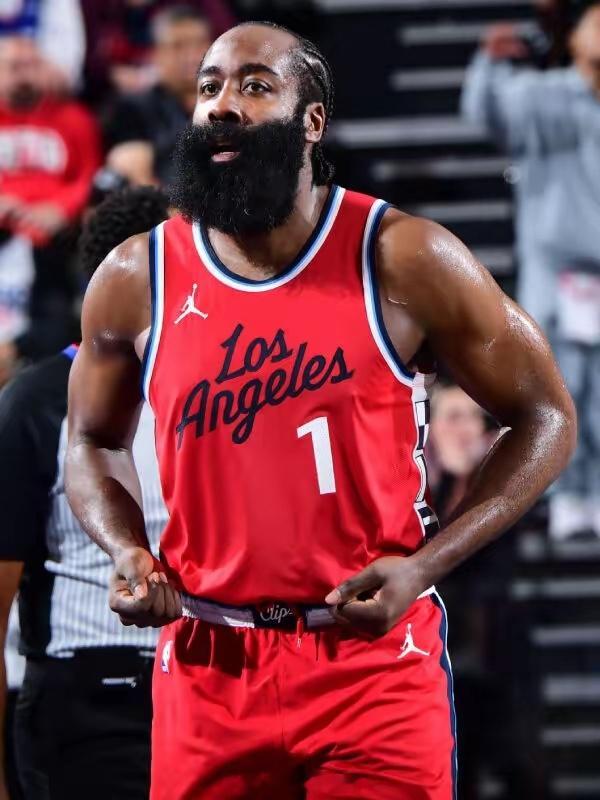 哈登和杜兰特联手夺冠的希望最大，火箭这个时候应该要全力争取得到哈登，哈登肯定比字