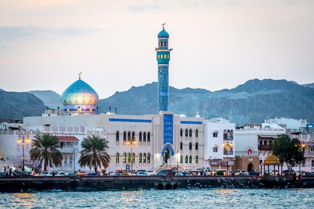 霍尔木兹海峡一夜变天：伊朗撂下狠话拒谈，美军直接开火扣船

4月20日凌晨，一条