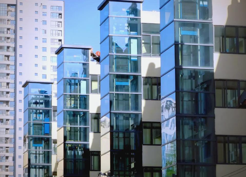 老旧小区加装电梯2026新方案：不用集资！按次收费，谁坐谁花钱！最近看到一个消息