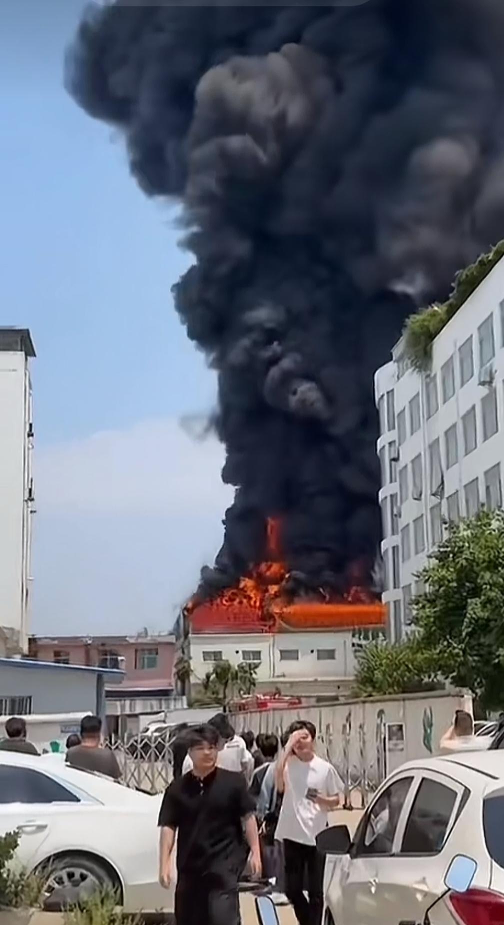 6月10日，安徽亳州发生两起火情，均已扑灭且无人员伤亡，分别为谯城区药企办公楼阳