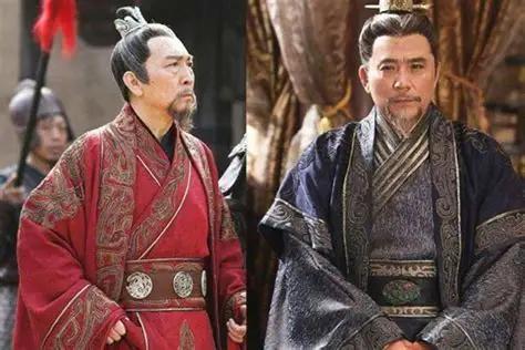 打仗前先砍自己人，砍完了血流到帅帐门口，他坐在里面喝茶发令，连眉头都不皱一下。两