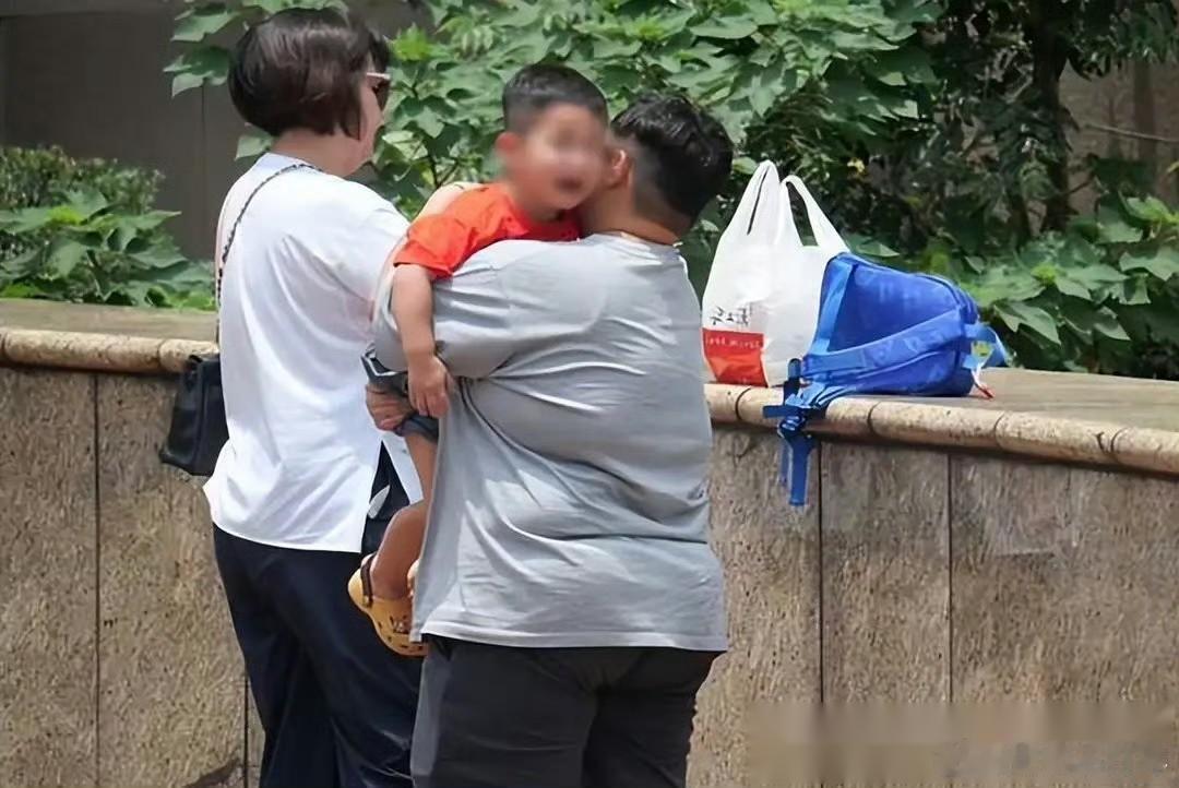 S H E 组合的任家萱冲上热搜，令人唏嘘不已。 8月19日很久没出现的任家萱突
