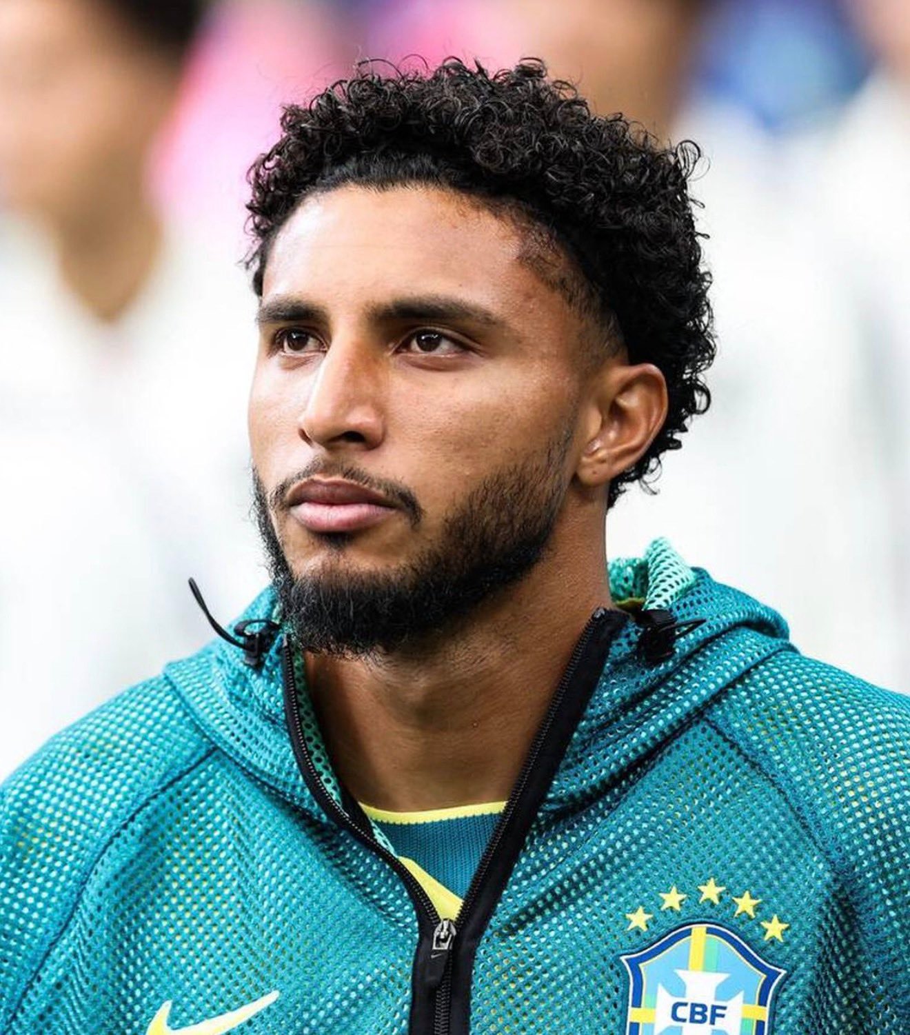 The Athletic：曼联今夏仍然希望再签下两名中场球员，除了预计即将加盟的