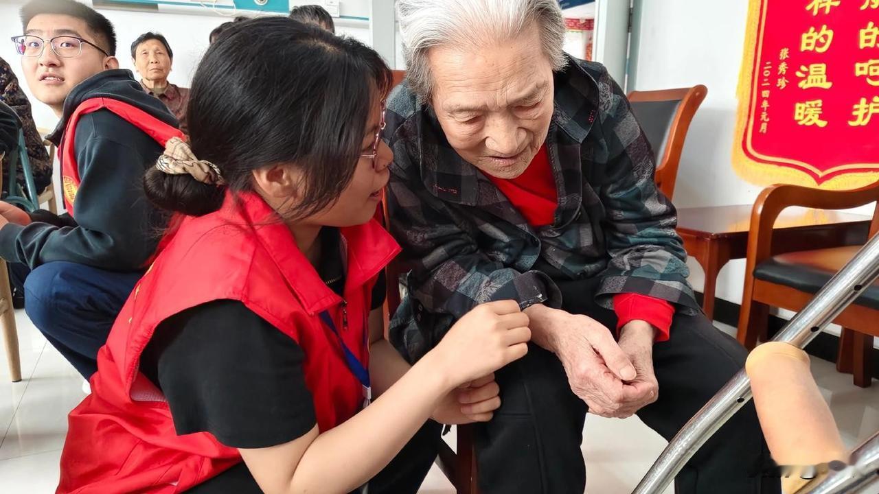 全面升级！国内养老服务迎来大变革，从凑活用变高品质
 
随着老龄化加剧，国内养老