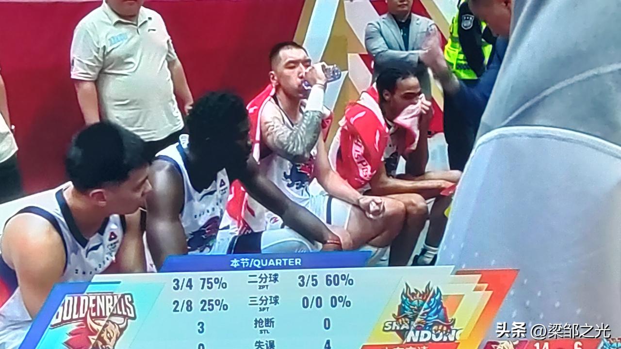 山东男篮的两连败说实话在意料之中，因为赛季前俱乐部和教练员的一些动作和言论表达是