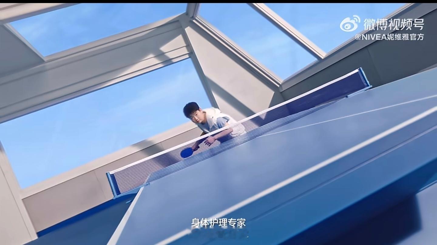 妮维雅孙颖莎追光女孩 又被这双向守护的温柔狠狠戳中了！✨孙颖莎凭一腔坚韧驰骋赛场