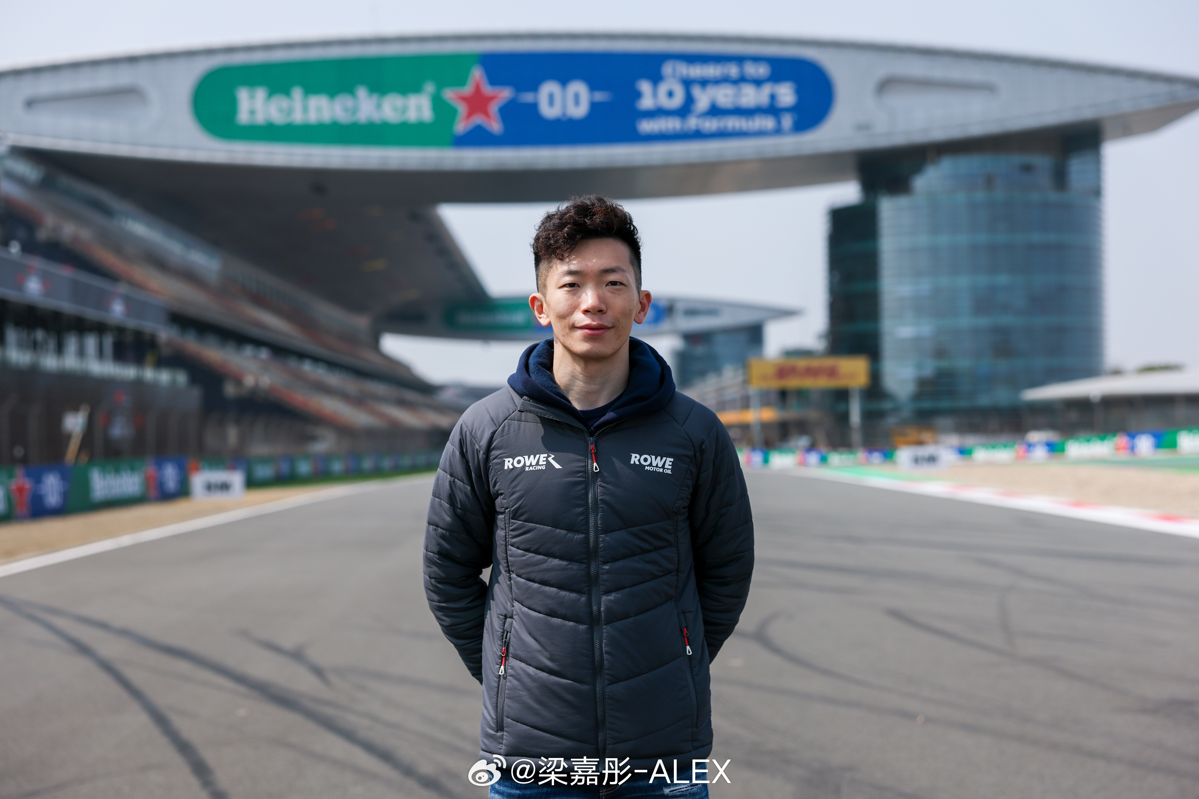 今日正式开启比赛周末模式—官练+排位预赛，请大家为我所在的77号车组加油，另外由