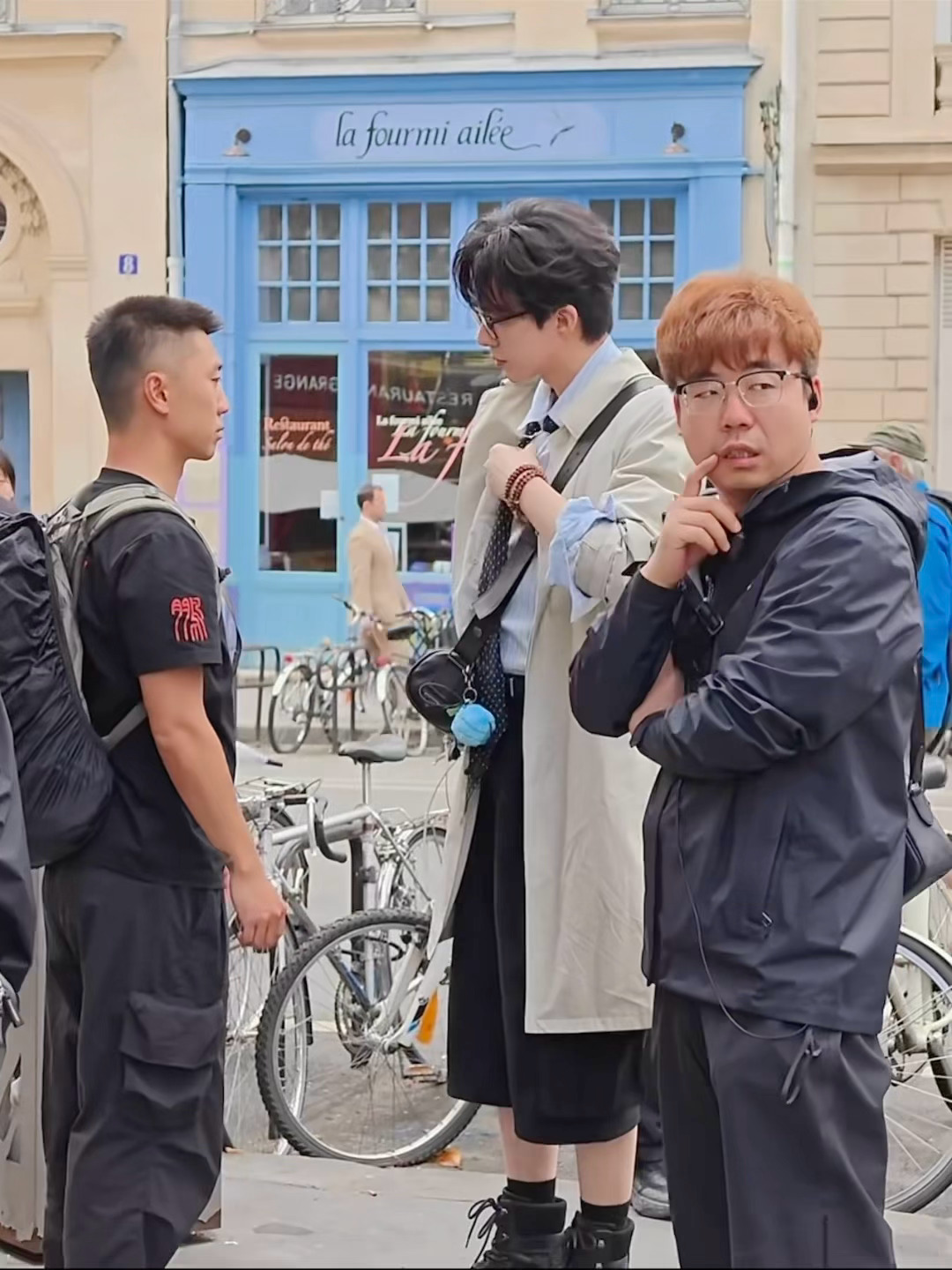 宇宁不语。只是关上了门。 