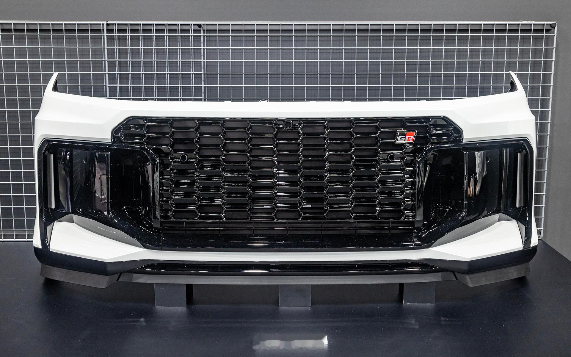 专属零部件，丰田新一代RAV4 GR SPORT版（下）图1，中网和前杠；图2，