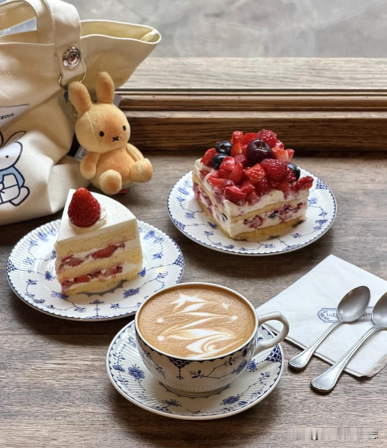 今天我特意跟老板请了一天假
回家拉上窗帘
干了一件自己都觉得挺荒唐的事情
送完孩