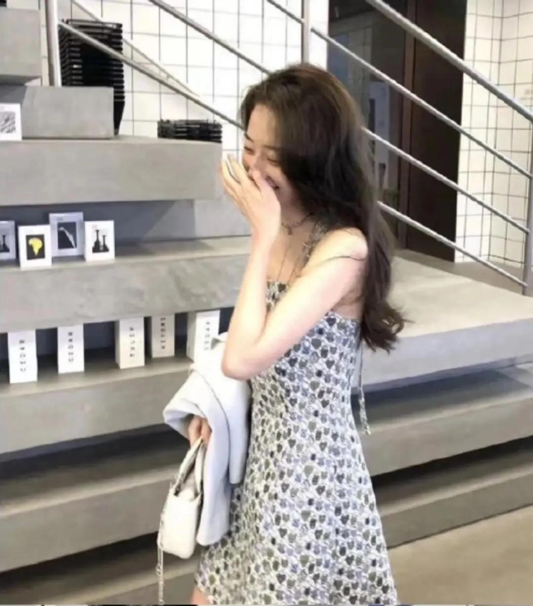 #秋日生活打卡季#买了条禁欲系吊带裙，结果….