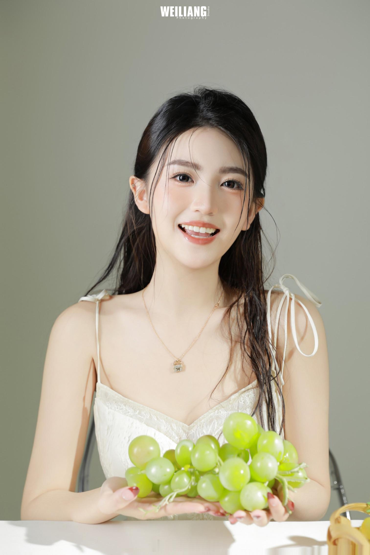 #微凉时光馆##西安约拍[超话]##肖像摄影# 葡萄味的甜🍇 ​​​