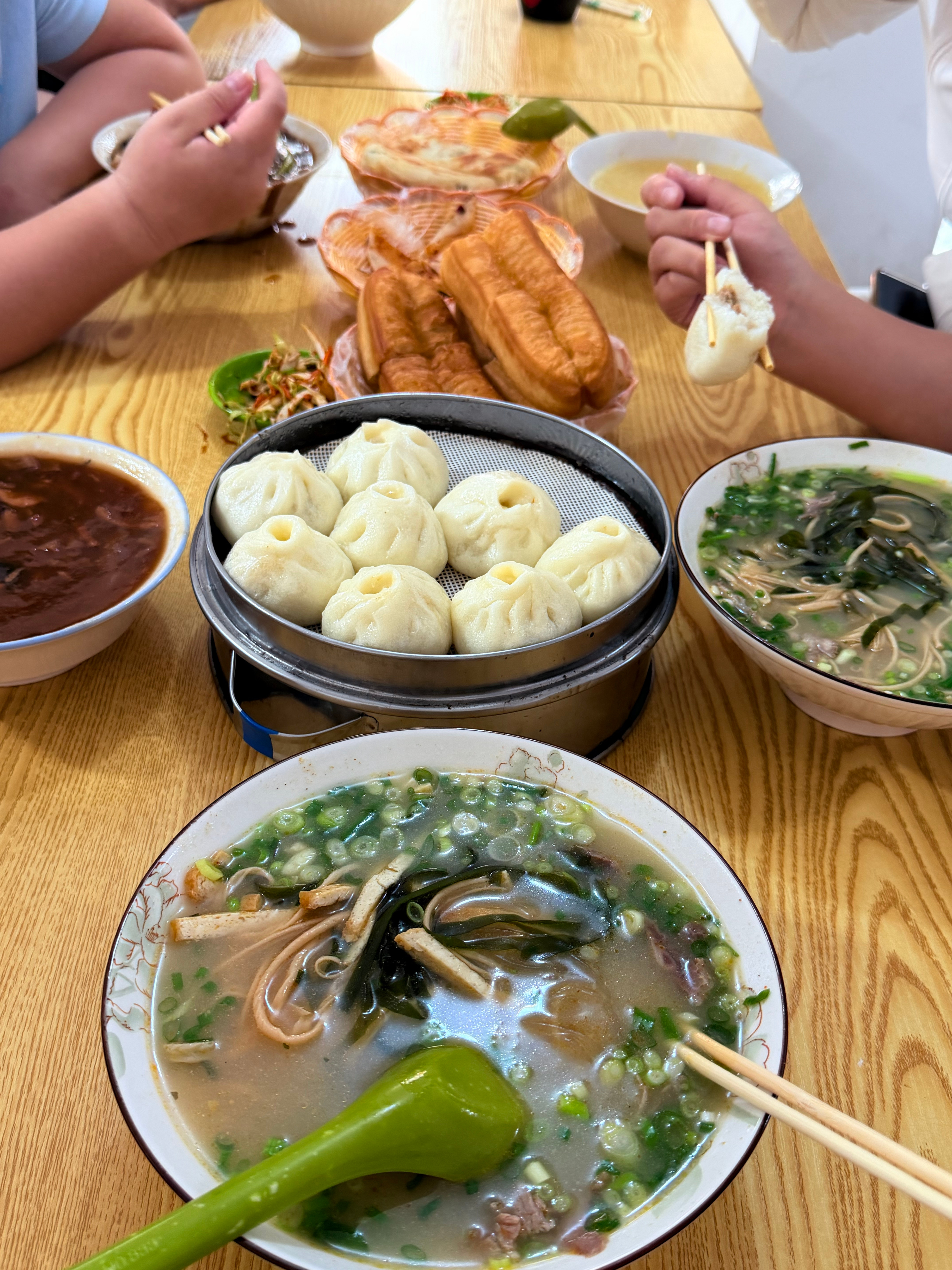 这不长胖二斤都都对不起这些美味🍽️(≧ڡ≦*) 漯河·东海蟹钳·靓熹海鲜粥底集