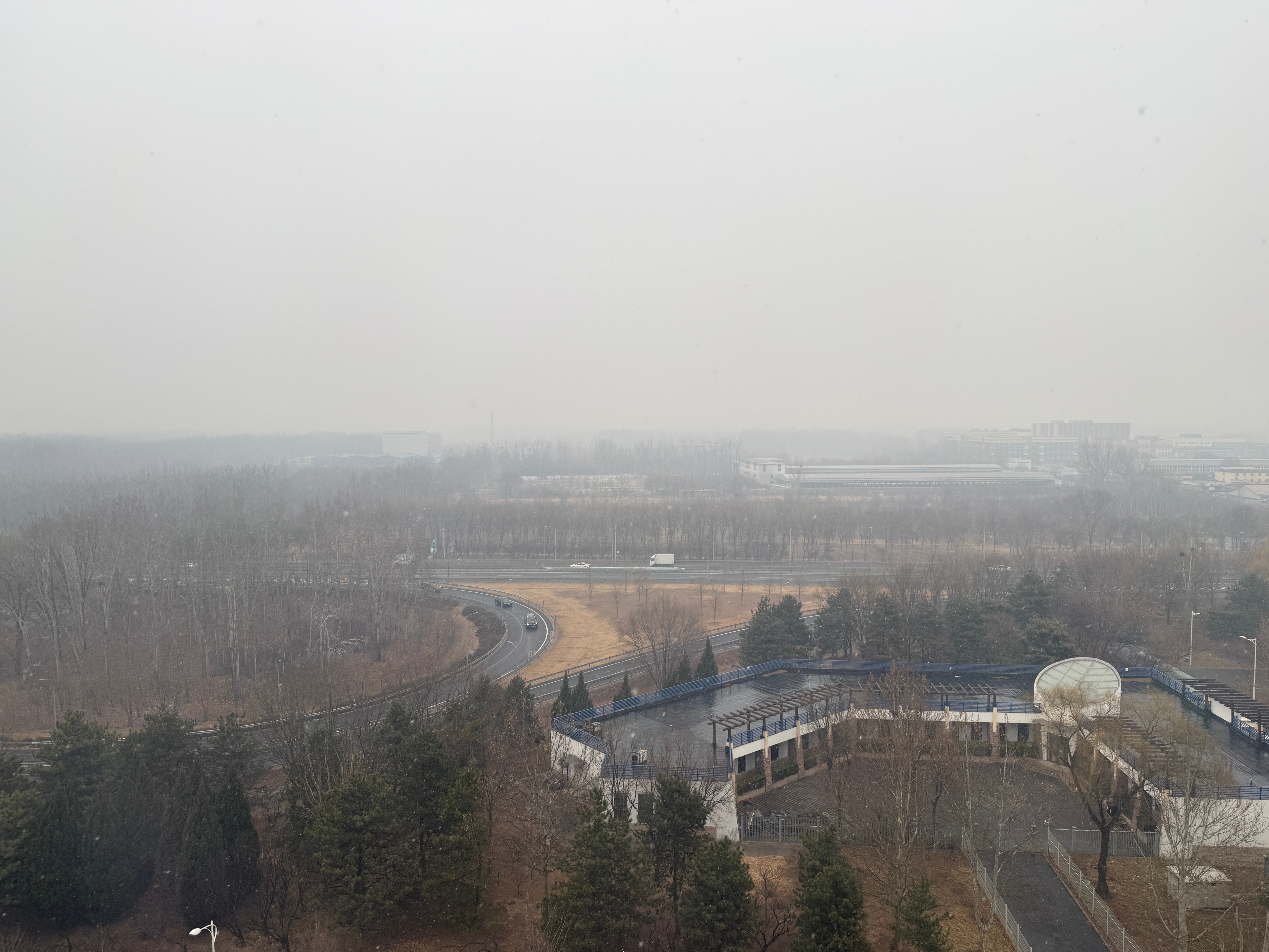 瑞雪兆丰年，请开起湿滑模式理想汽车