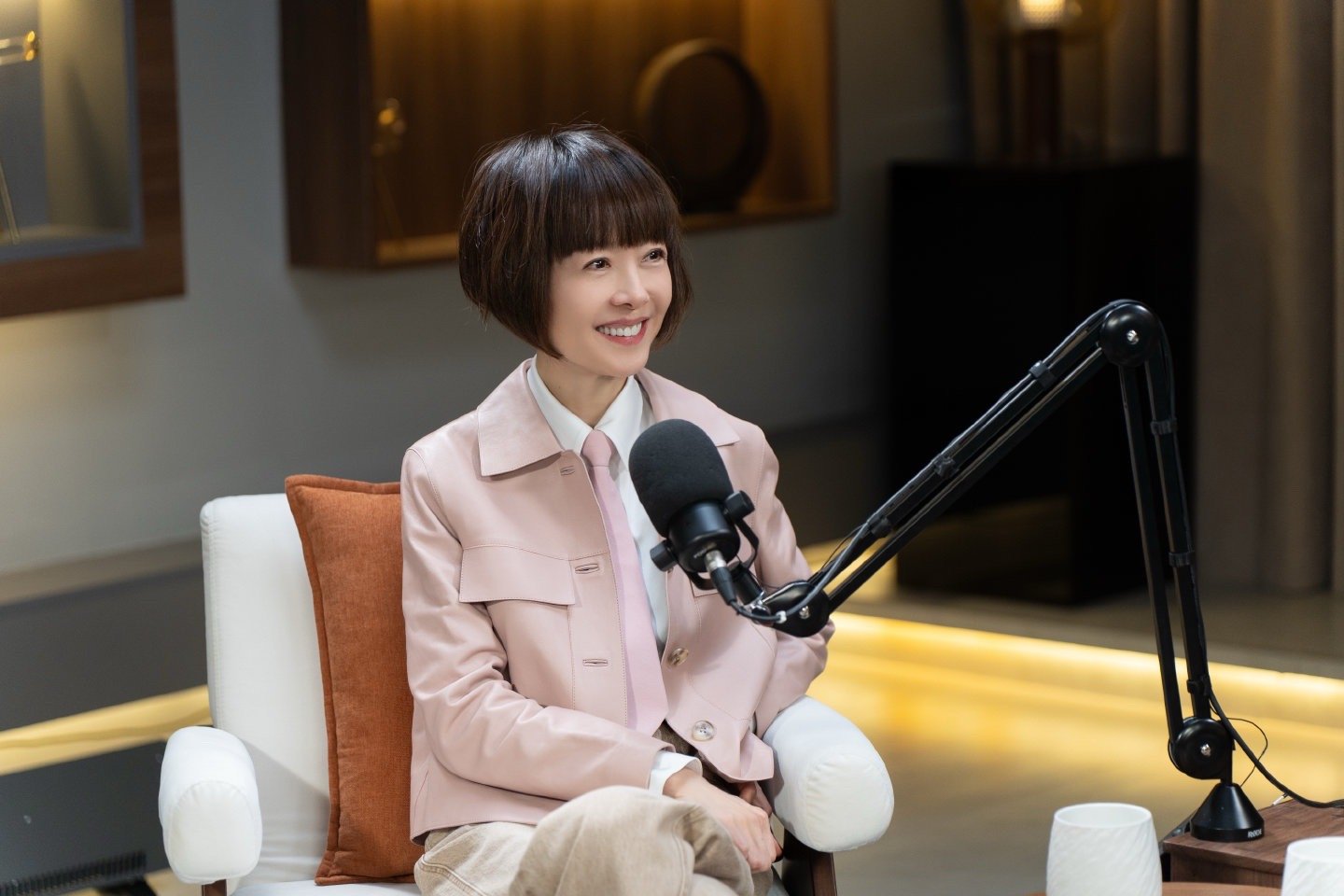 德爷一到北京便给自己买了条秋裤哈哈哈哈！荒野求生专家德爷也败给了北京的温度！一下