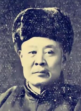 1945年，日本宣布战败，“伪满将军”张海鹏听到这个消息之后，害怕极了，他知道自