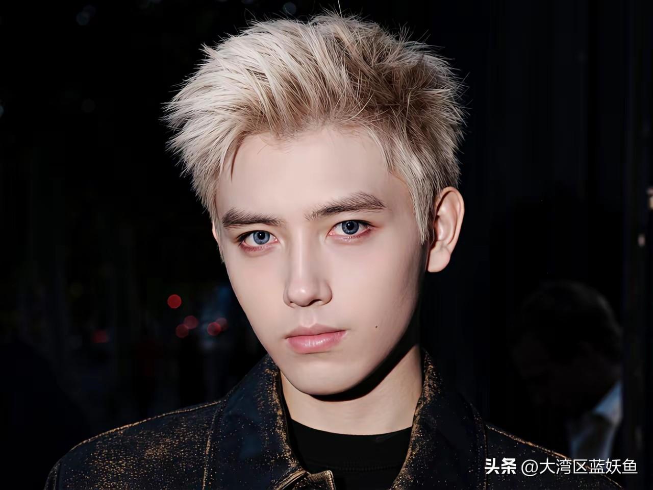 陈飞宇这波操作，真该让内娱不少人学学。
 
说他演技多神颜多绝，倒不如说这小子拎