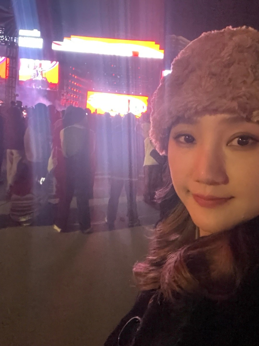 i人独闯音乐节，也没传说中那么尴尬，一个人也玩的很嗨#说唱巅峰对决音乐节# ​​