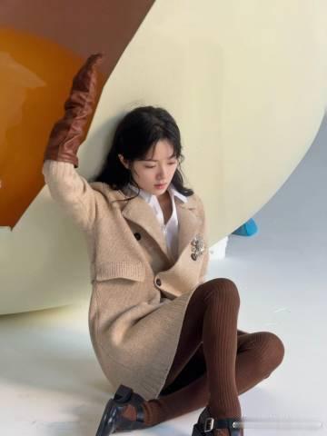 #赵今麦芭莎# 等啊等，赵今麦的芭莎大片终于被我等来啦！第一眼就被麦麦美到了我哭