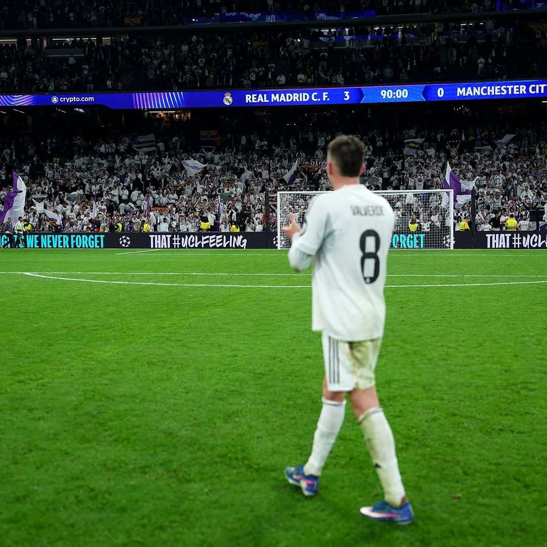 皇马皇马3比0曼城欧冠联赛巴尔韦德 和家人一起分享mvp与帽子戏法的足球 