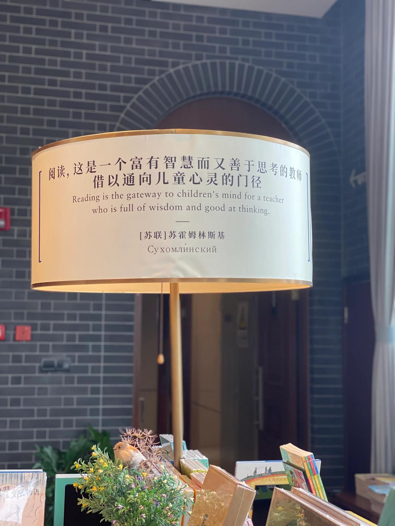 慢慢阅读，慢慢抵达

当我放慢阅读的脚步，我发现，自己更容易走进阅读的世界，也会