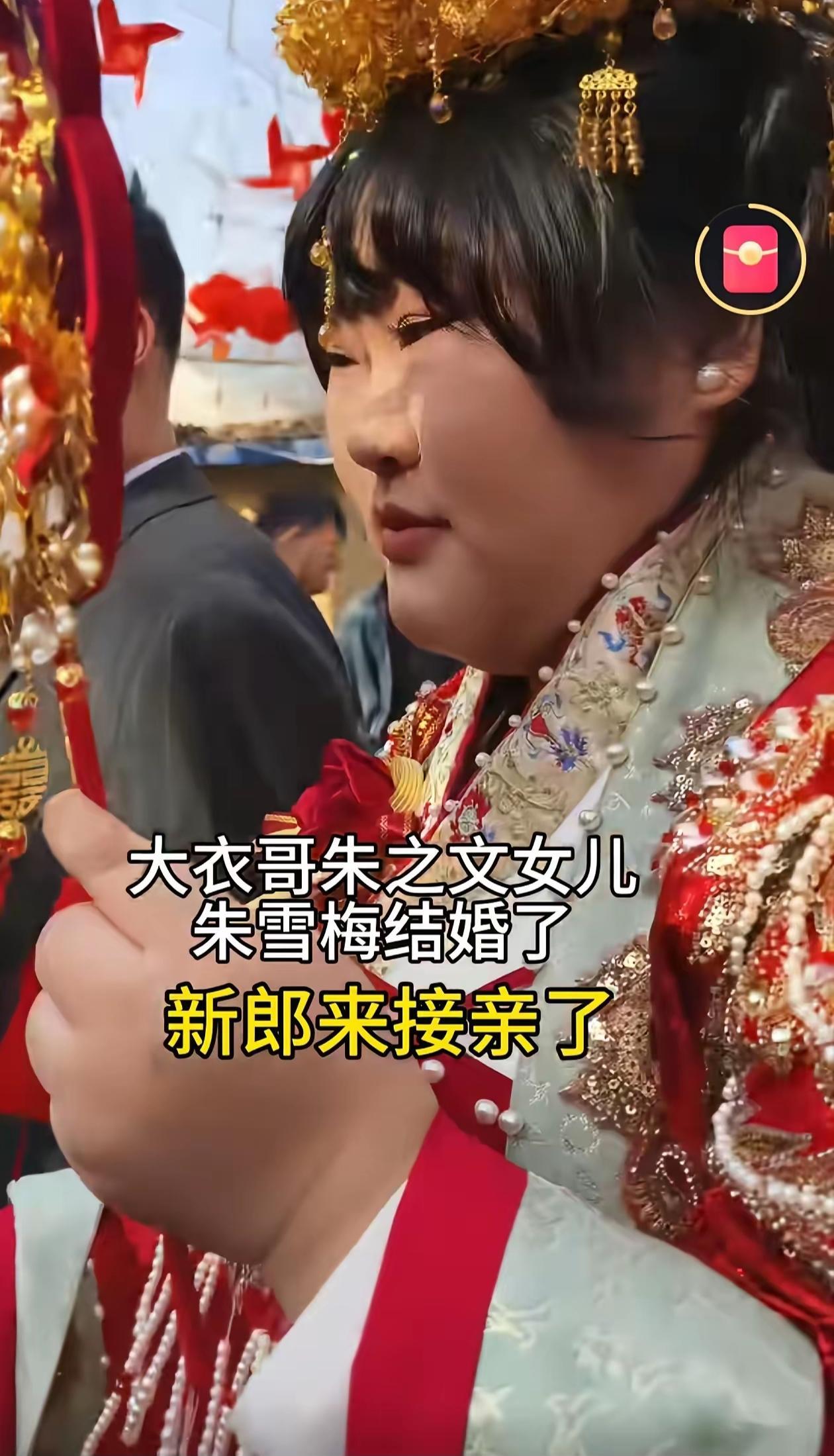 朱之文女儿曾被嘲胖，如今儿媳离婚后带娃现身，这朱家到底多复杂？
一提起大衣哥，草