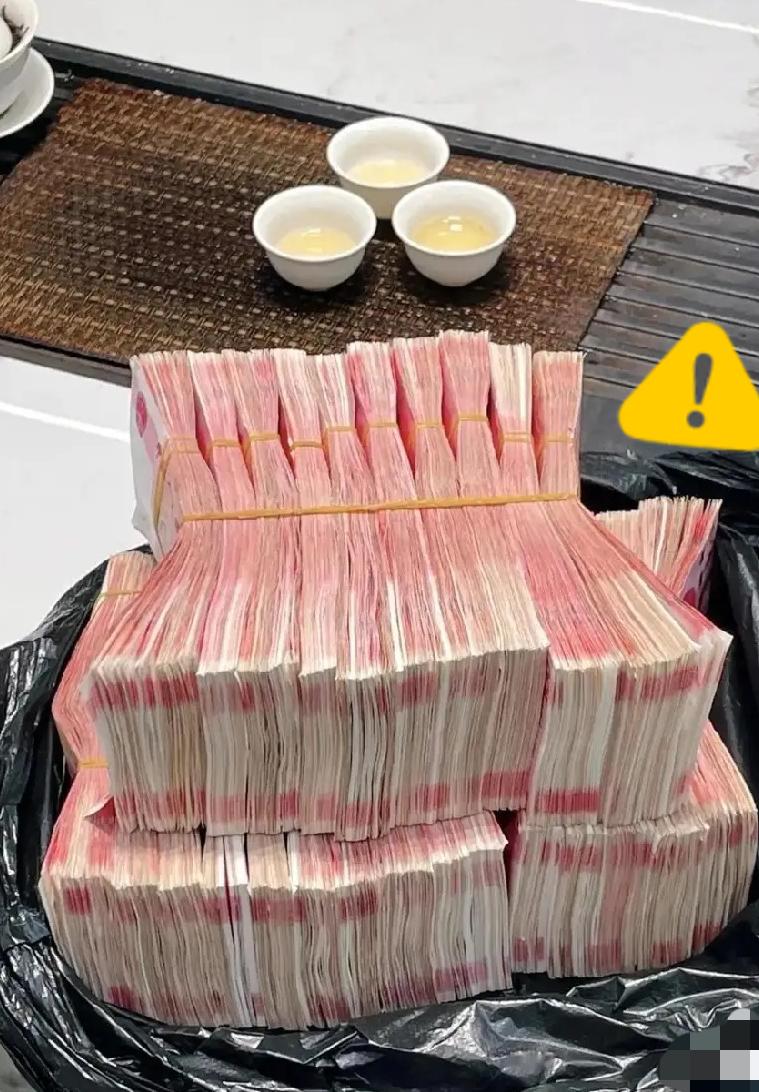 我叔叔在工行上班，

让我奉劝大家，从现在开始，

哪怕再有钱也千万别去买

黄