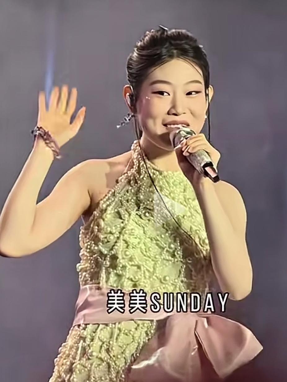 小沈阳女儿，换风格了估计能行！看看吧！
     最近沈佳润出席了一个活动，网友
