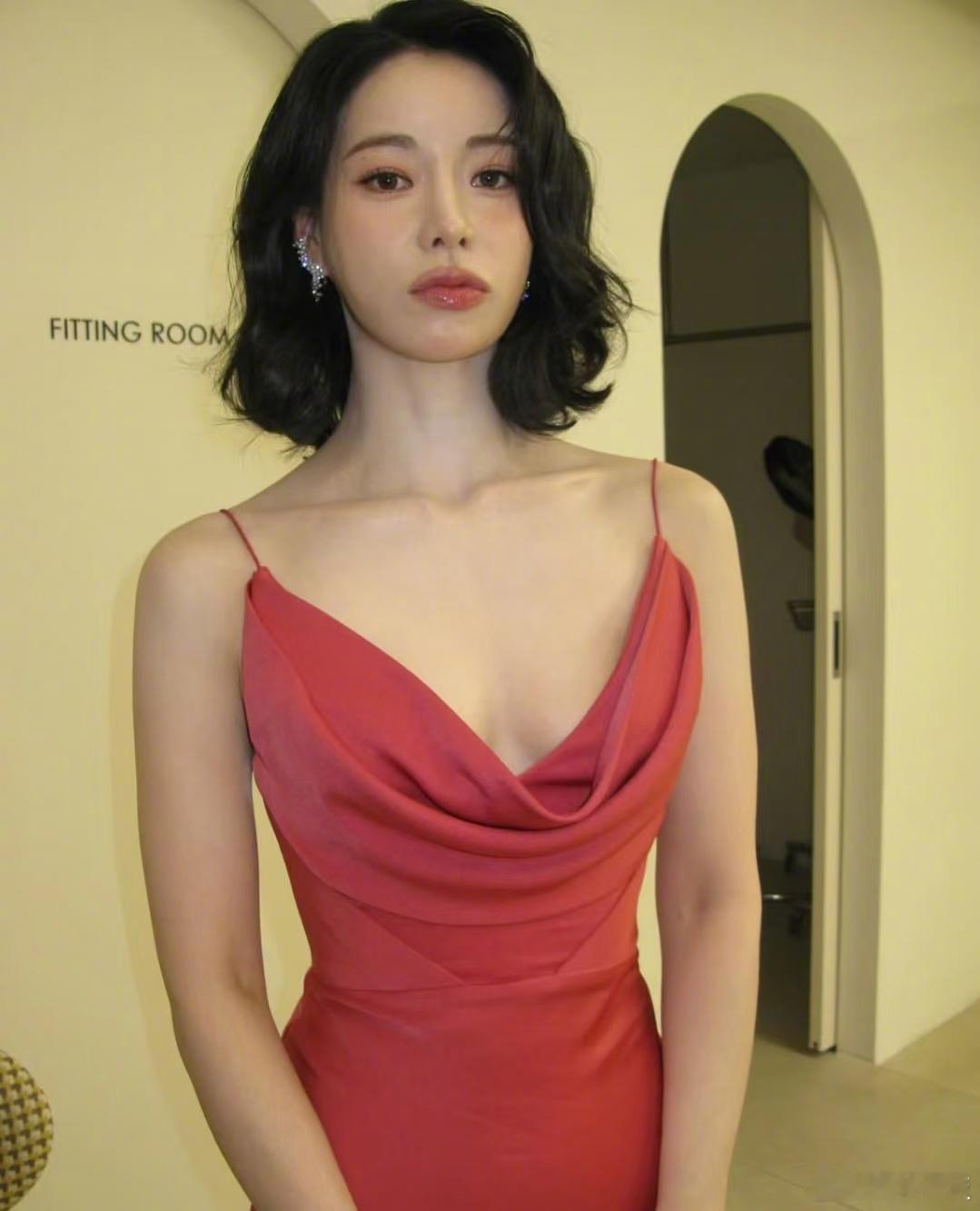 林智妍再续约 据韩媒报道，演员林智妍最近与现经纪公司Artist Company