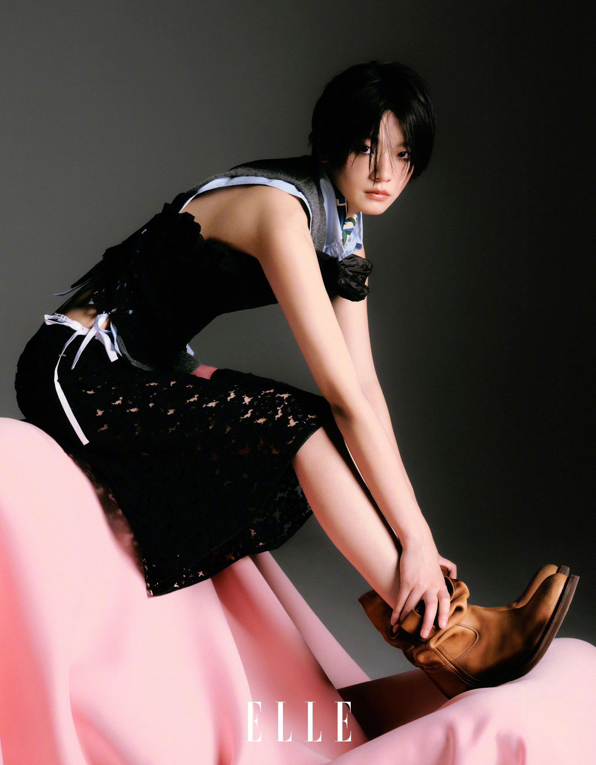 李庚希 ｜ ELLE China  February  2026 封面正式揭晓 