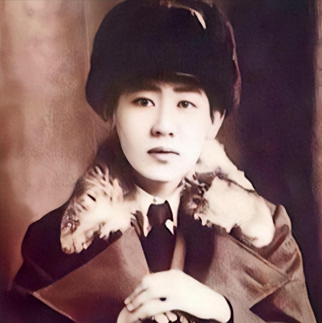 1945年，川岛芳子落入了军统的手里，但不管军统的人怎么折磨她，她都面不改色。直