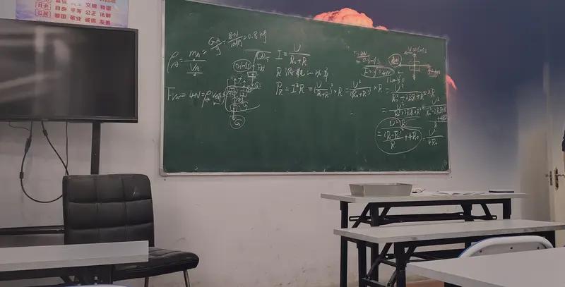 2026年，选择文科的依然不会多，比例会多一点吗，不太可能

去年是12个理科班