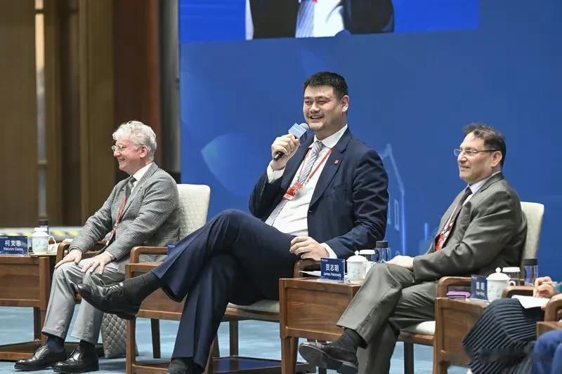昨天，中国篮协主席姚明出席了“中国式现代化与世界”蓝厅论坛。
姚明表示，南非已故