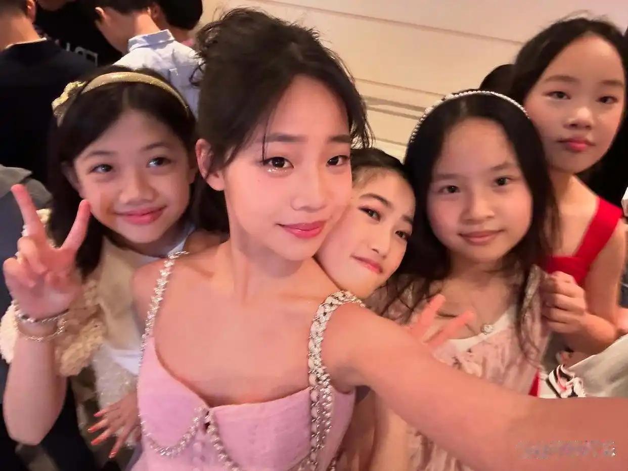 女儿不是商品，这道理本应是常识。就像《傲慢与偏见》里，贝内特太太把女儿当商品去交