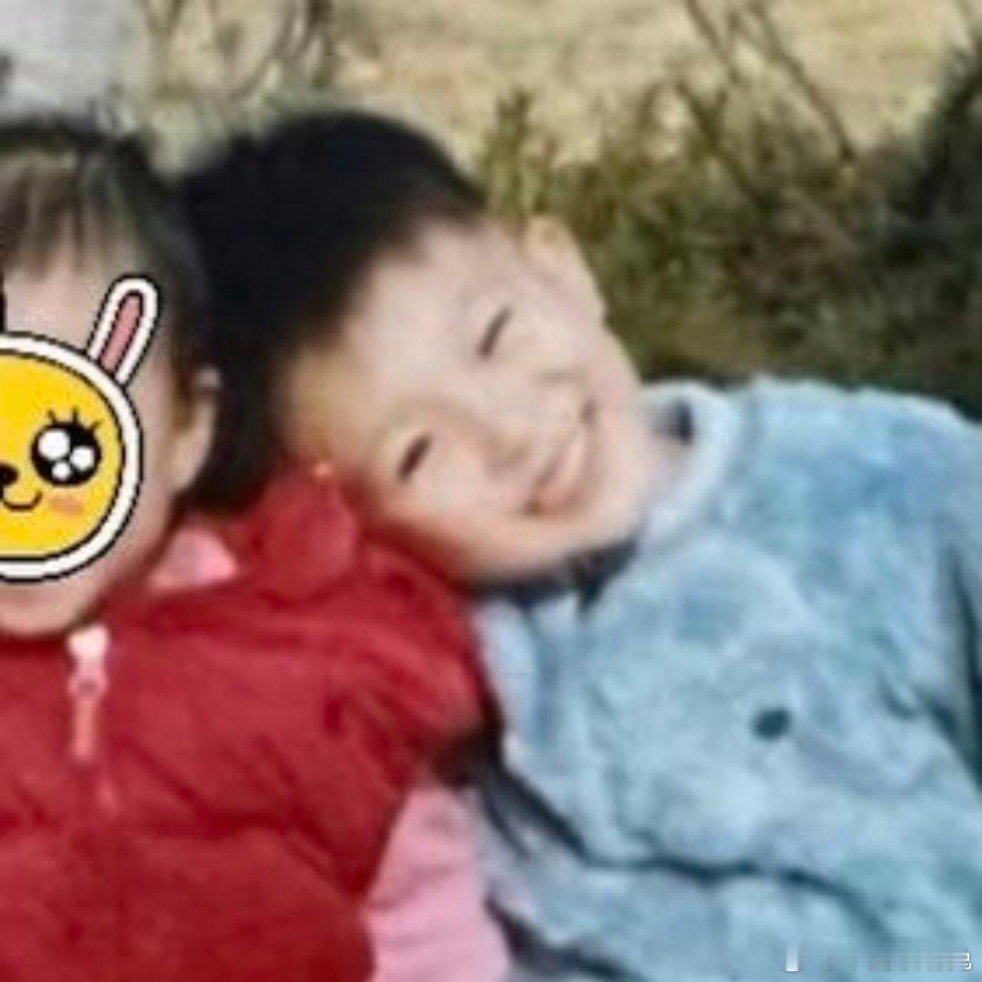 世界上怎么会有这么萌的小孩。 