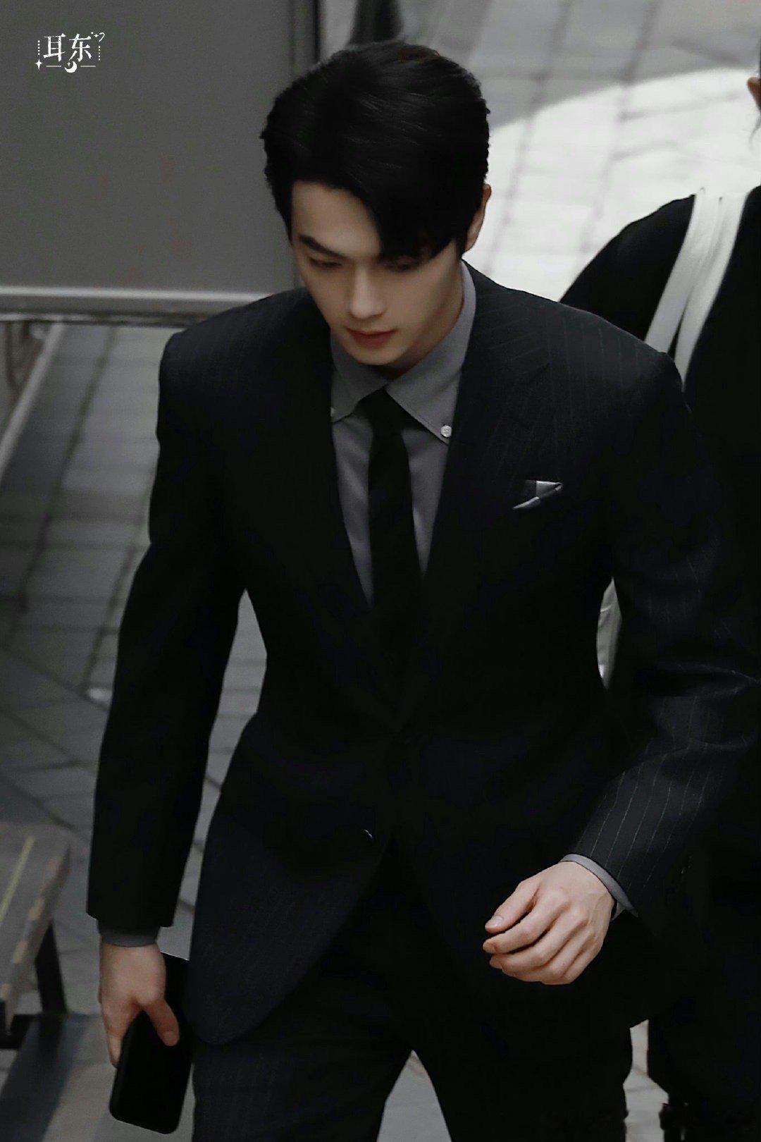 #天凉了许凯又讲冷笑话了#许凯你真的是懂得怎么制造尴尬的，没想到竟然还有一个这样