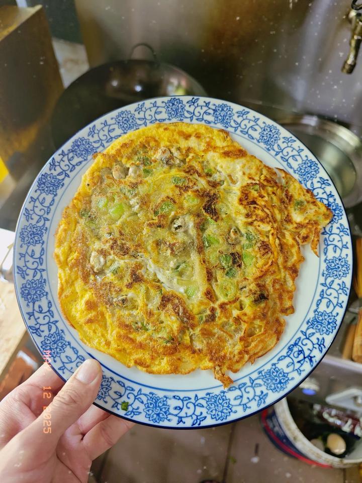 今日美食，吃一碗小馄饨加海蛎煎蛋！[比心]
