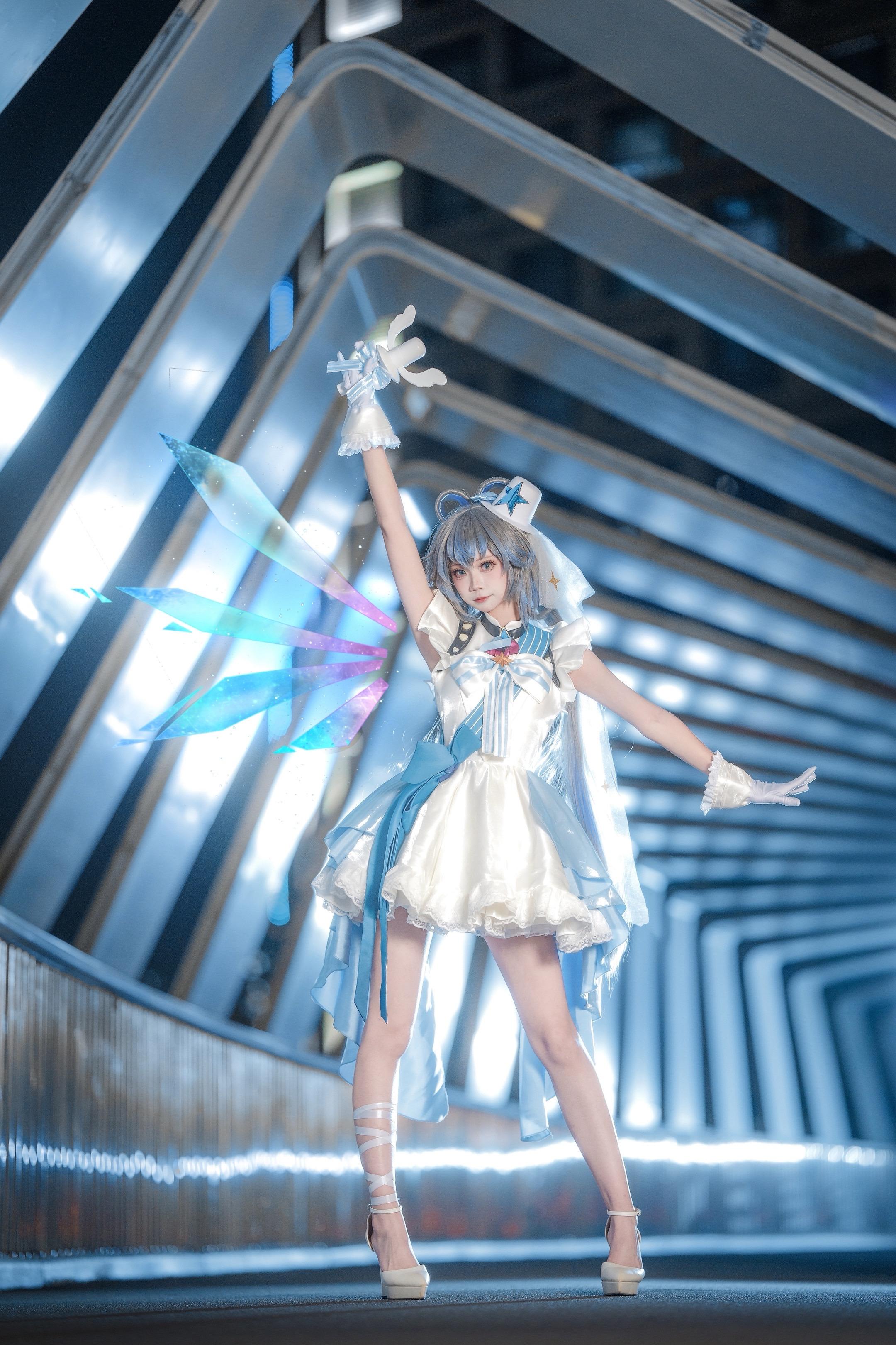 洛天依复古未来·宇宙歌姬。这套好像我是第一个拍正片的，很幸运能跟 老大合作