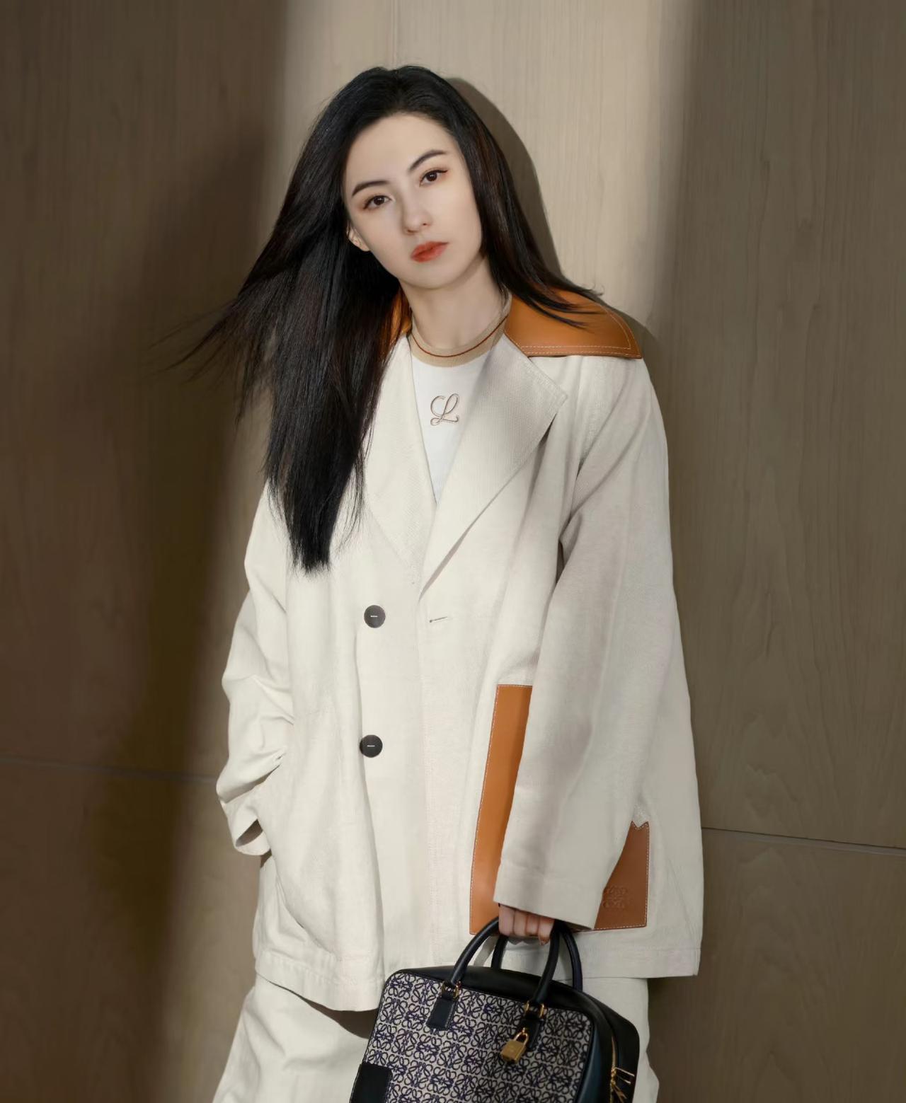 张柏芝最抢风头的竟是段自述！单亲妈妈的韧性故事，看完我信了咬牙的力量！ 她晒黑白