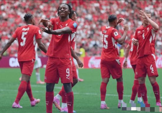 3-1，2-1！世界杯悲喜夜：3大东道主全部杀出重围，6队打包回家

北京时间6