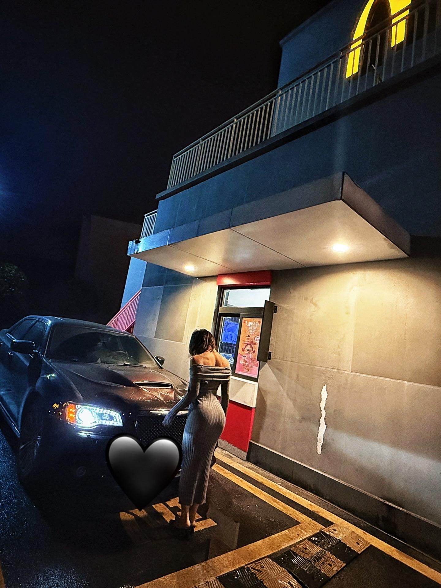 漆黑的夜。